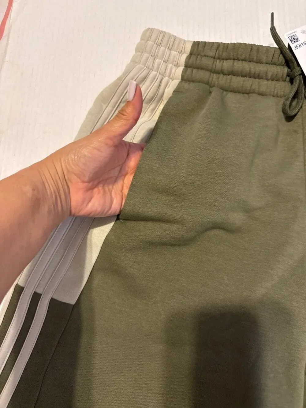 Green Adidas Essential Fleece Three Stripes Shorts w/ Drawstring Size Small NEW